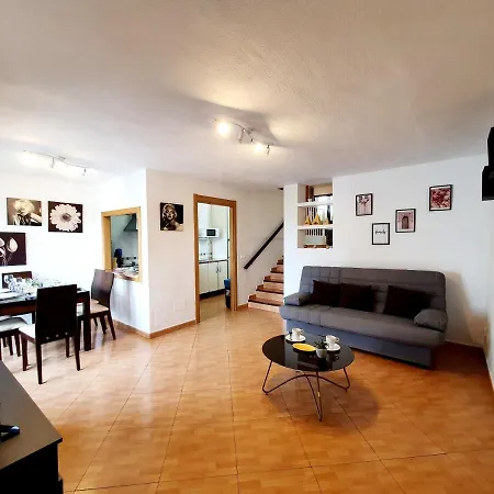 Casa De La Playa: *